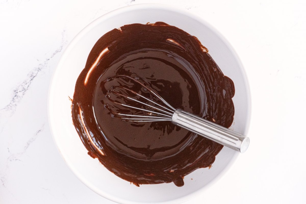 Derretimos el chocolate y la mantequilla