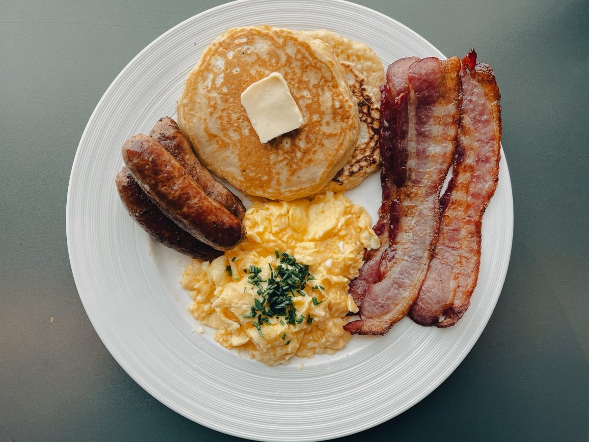 Desayuno americano con bacon
