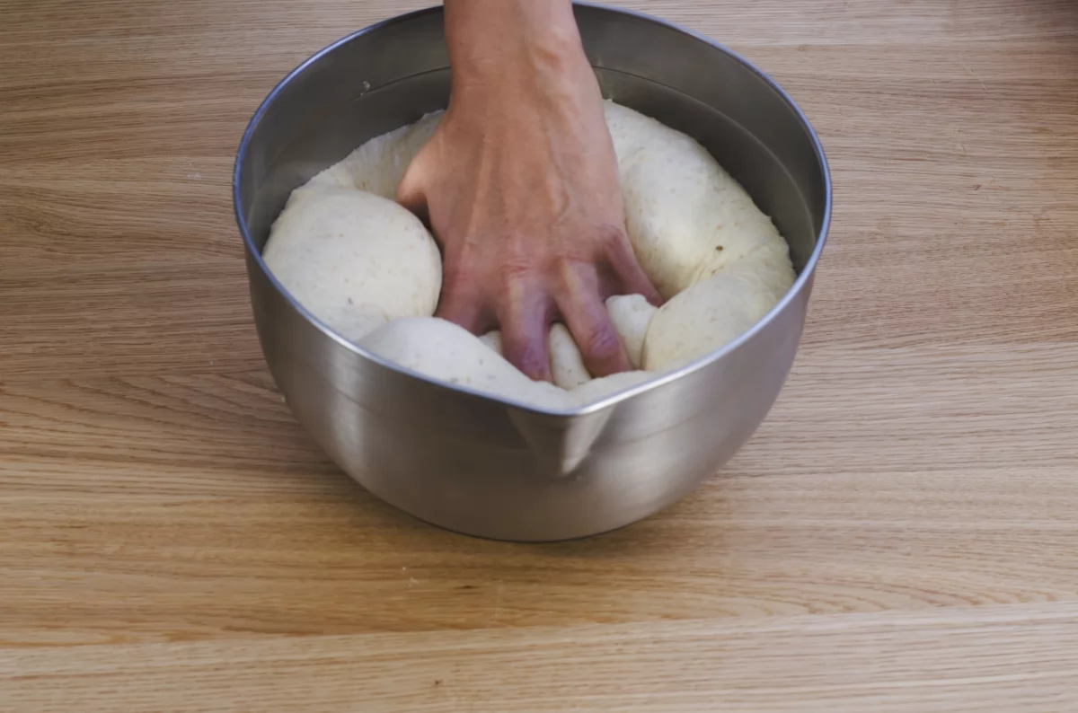 Pan de hamburguesa 6 Desgasificamos la masa de las hamburguesas *
