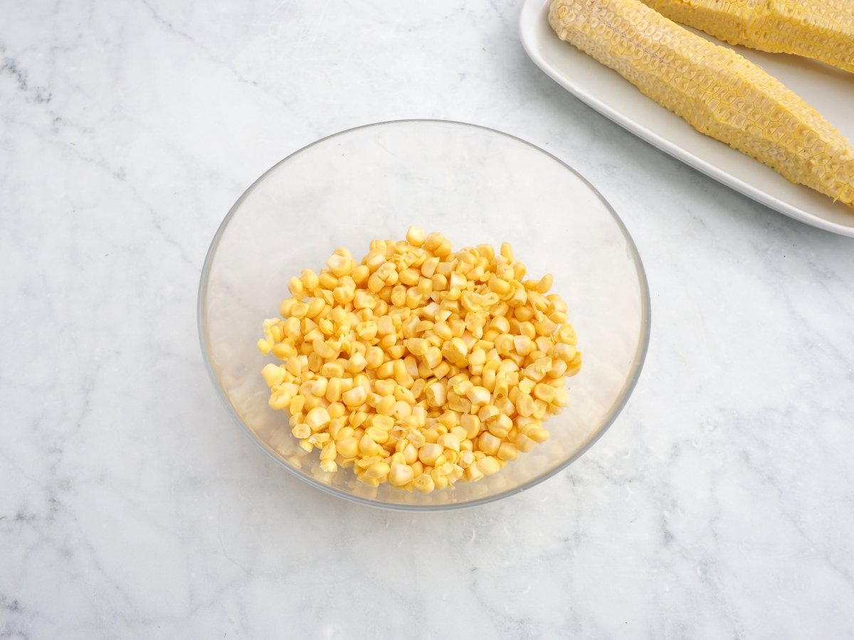 Desgranar las mazorcas de maíz