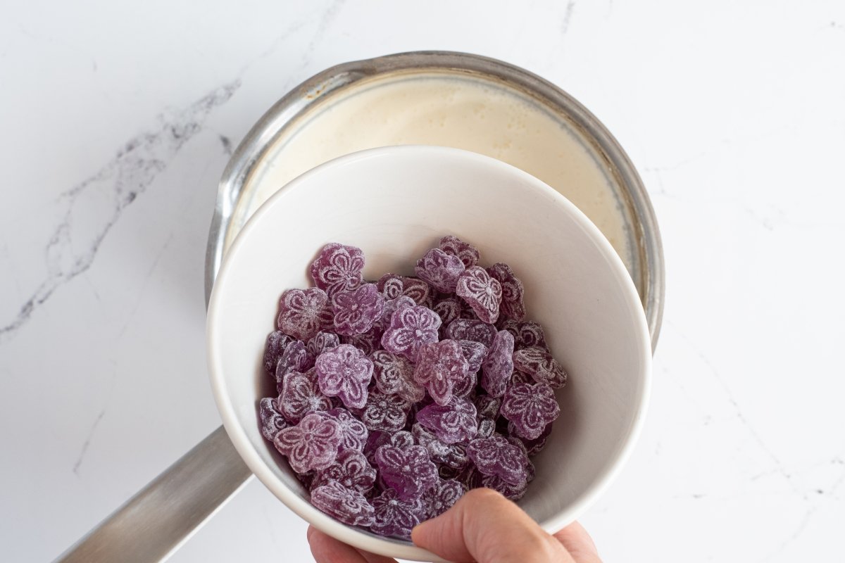 Deshacemos los caramelos de violetas