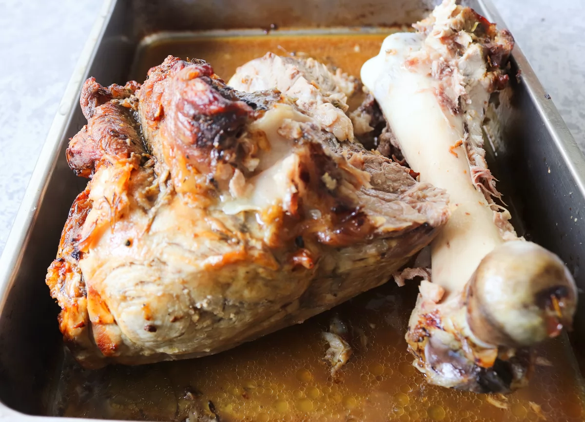 Pata de cerdo asada 8 Deshuesar pata de cerdo asada