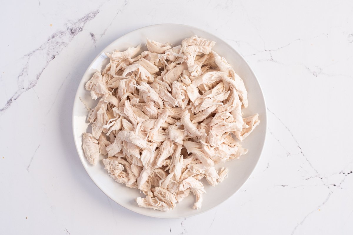Desmenuzamos el pollo del white chicken chilli