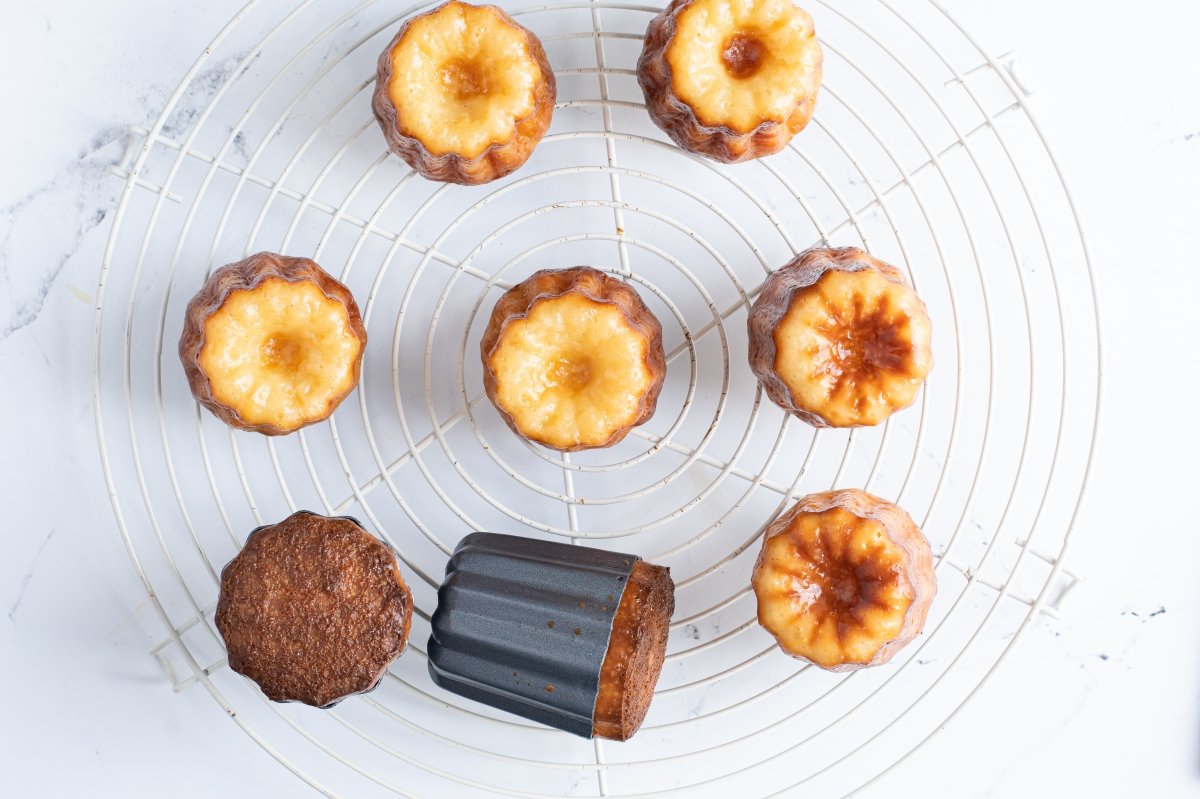 Desmoldamos los cannelés