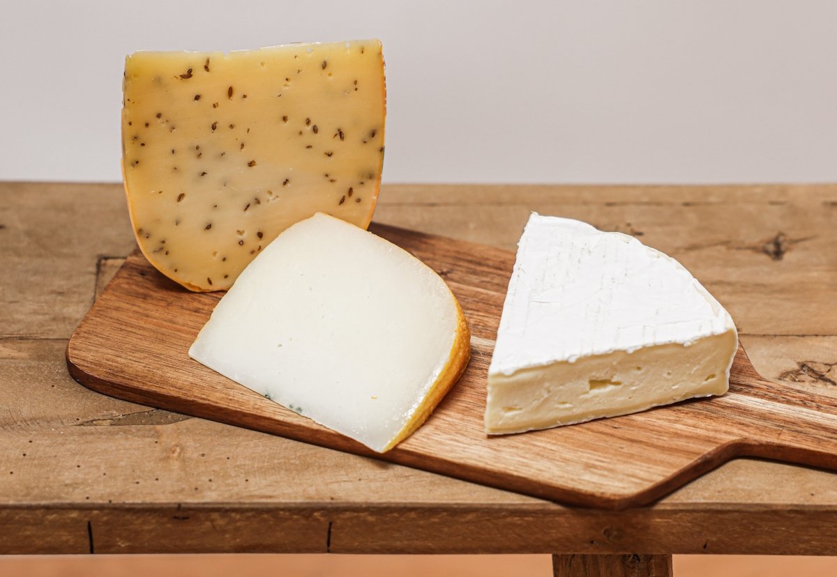 Diferentes tipos de queso con distintos tipos de maduracion