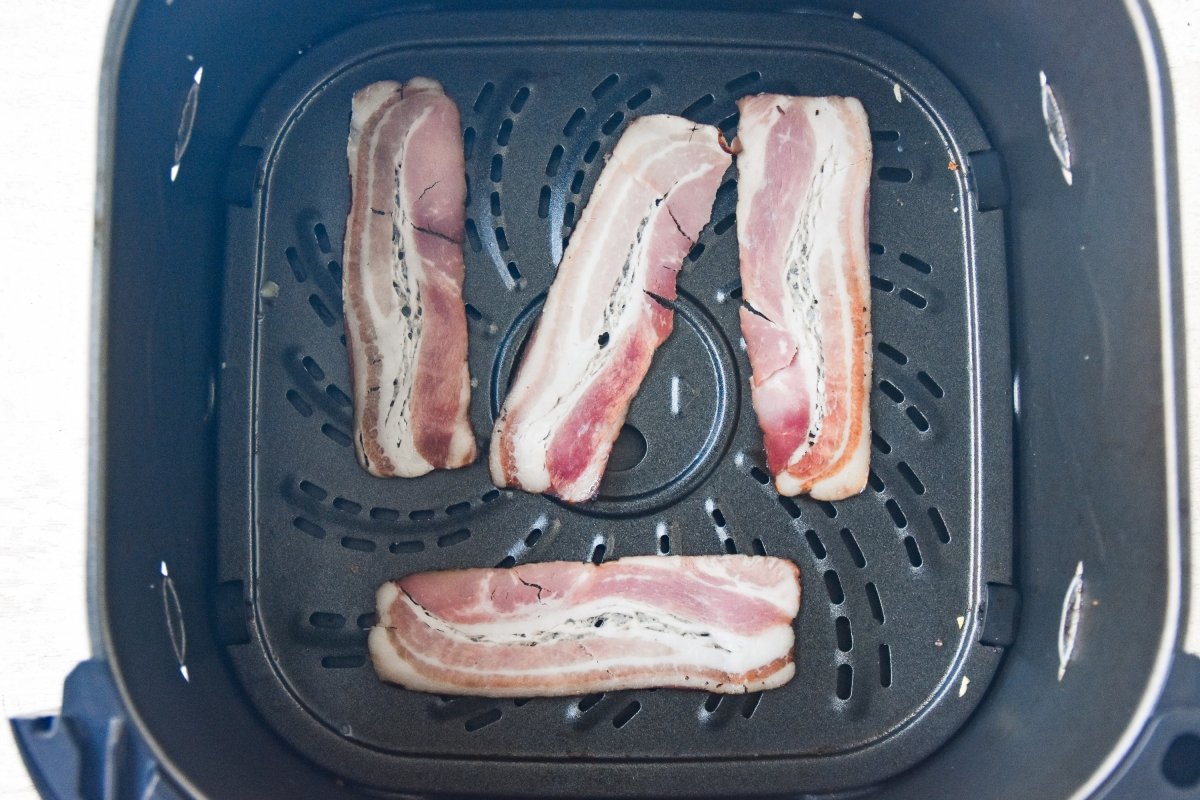 Disponemos el bacon en la cubeta