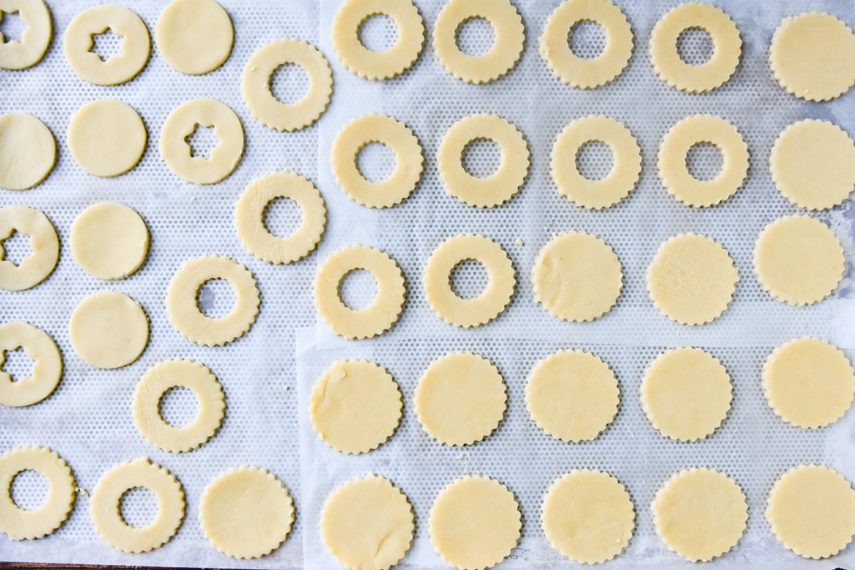 Disponemos las galletas en una bandeja