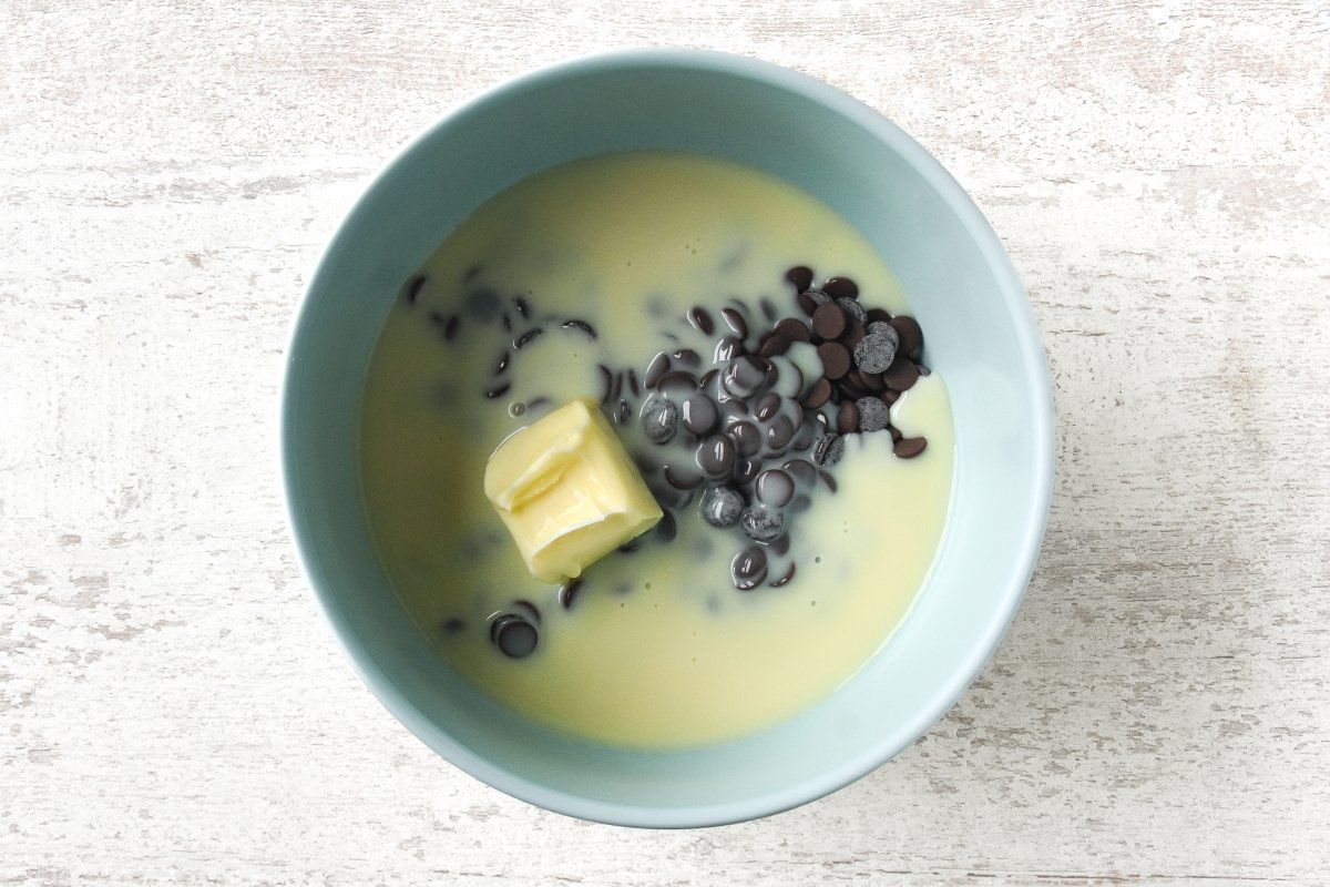 Disponemos los ingredientes del fudge en un cuenco