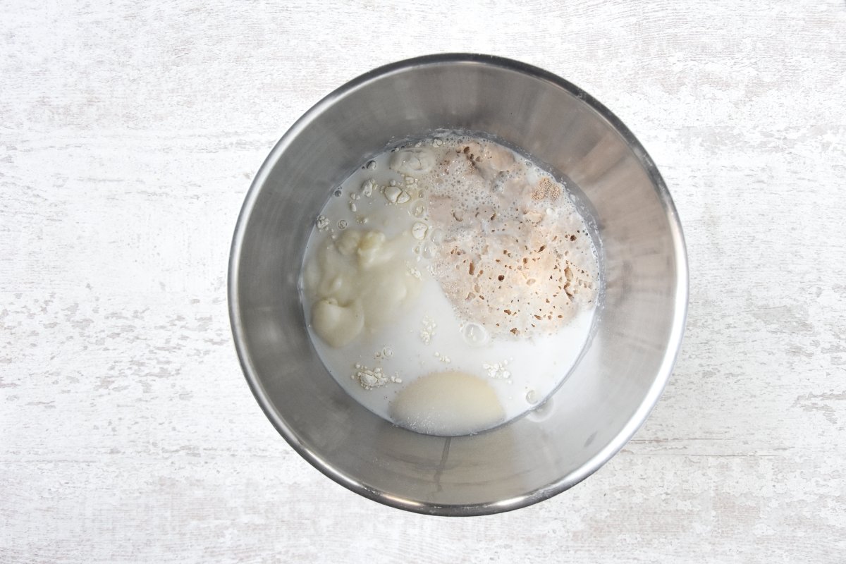 Disponemos los ingredientes en la amasadora