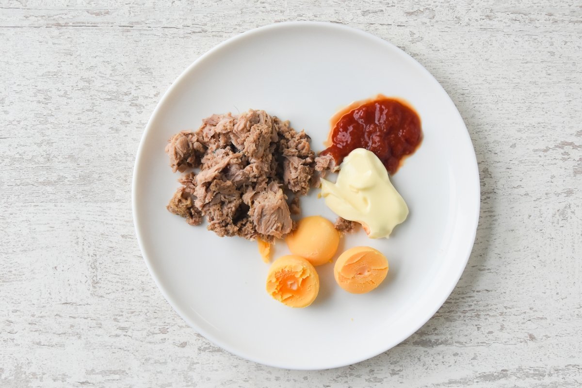 Disponemos los ingredientes en un plato