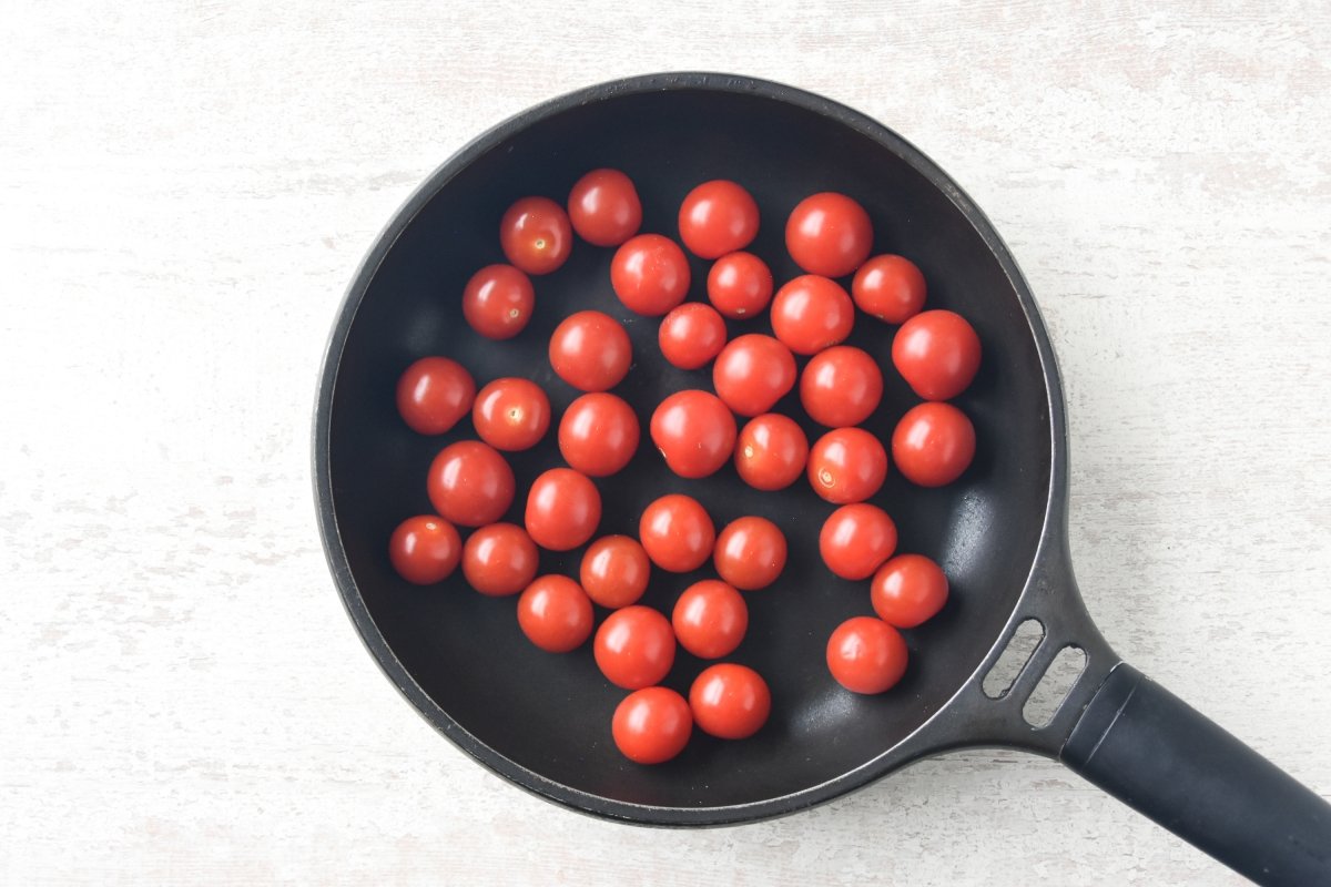 Disponemos los tomates en la sartén