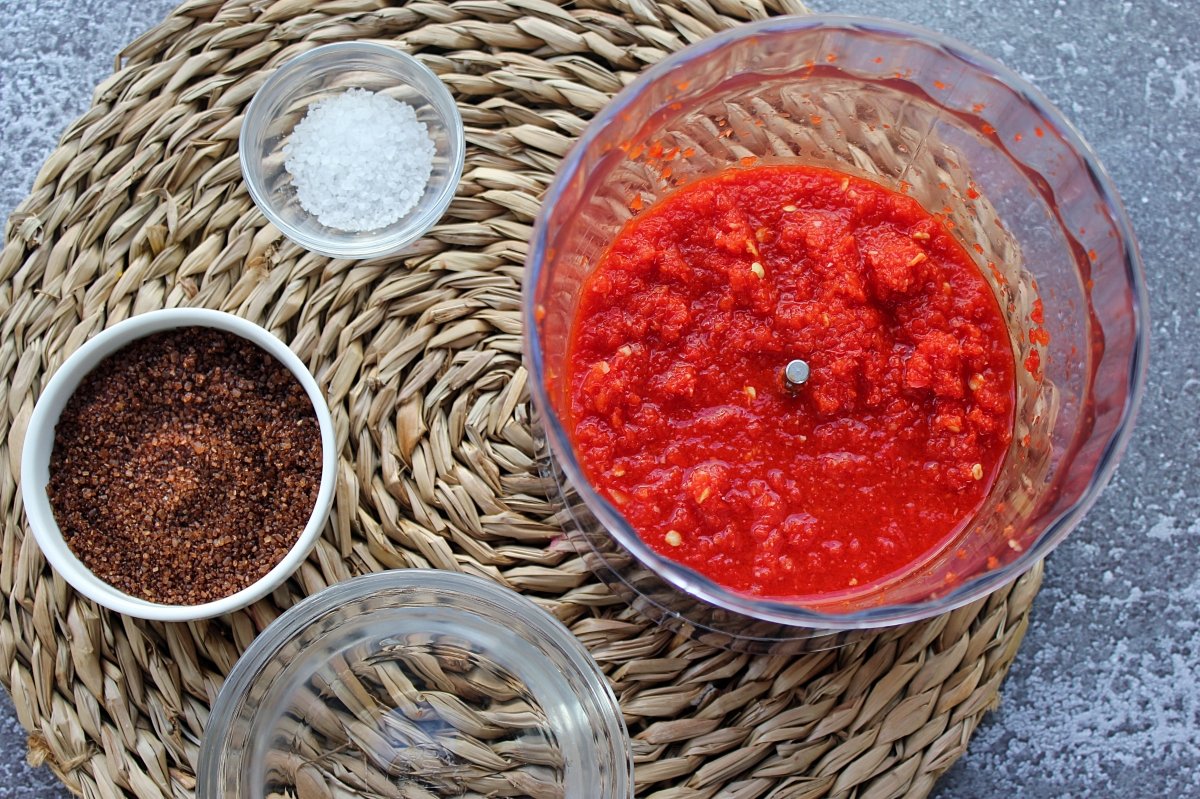 Disposicion de los ingredientes para continuar con la salsa sriracha
