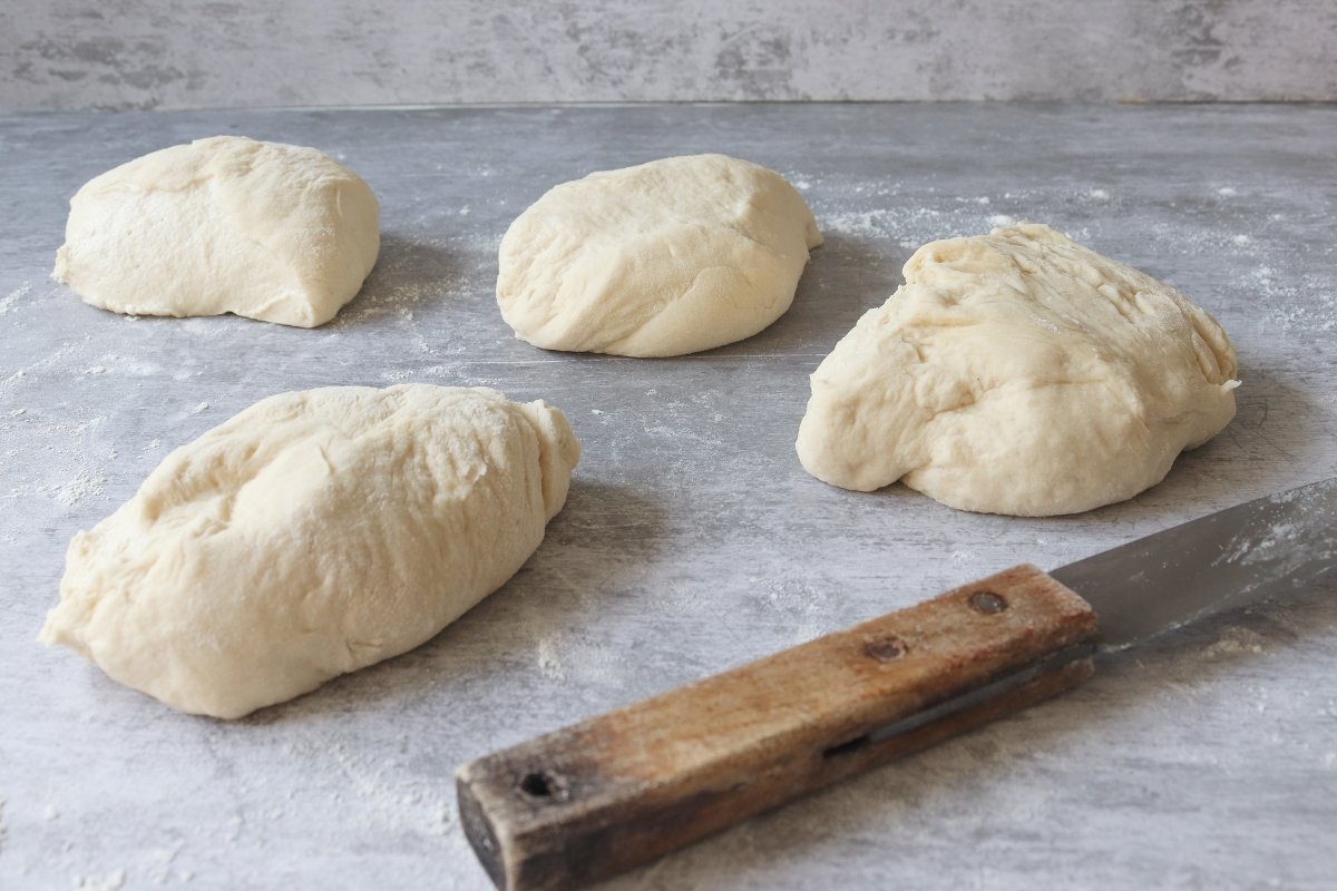 Divide the dough into 4 coca sweet buns