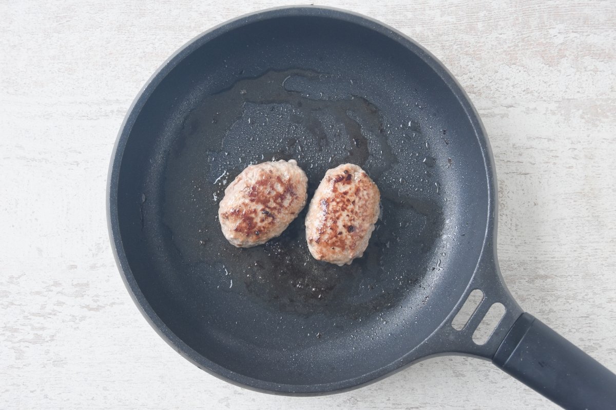 Doramos las bolas de carne