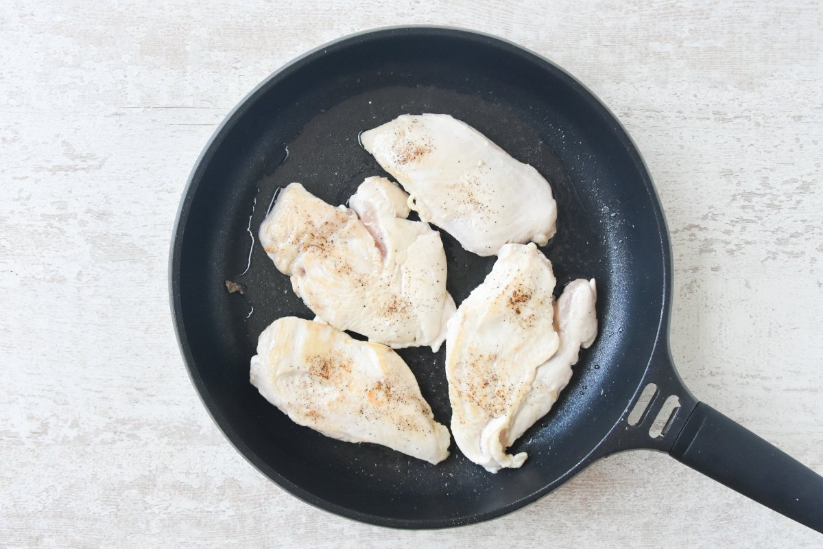 Doramos las pechugas de pollo