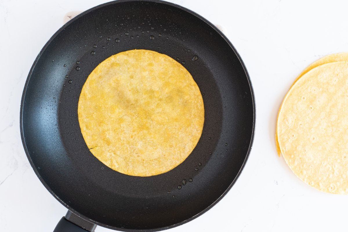 Doramos las tortillas de maíz