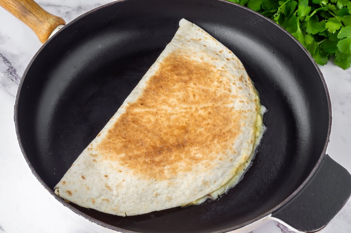 Dorar las quesadillas por el otro lado