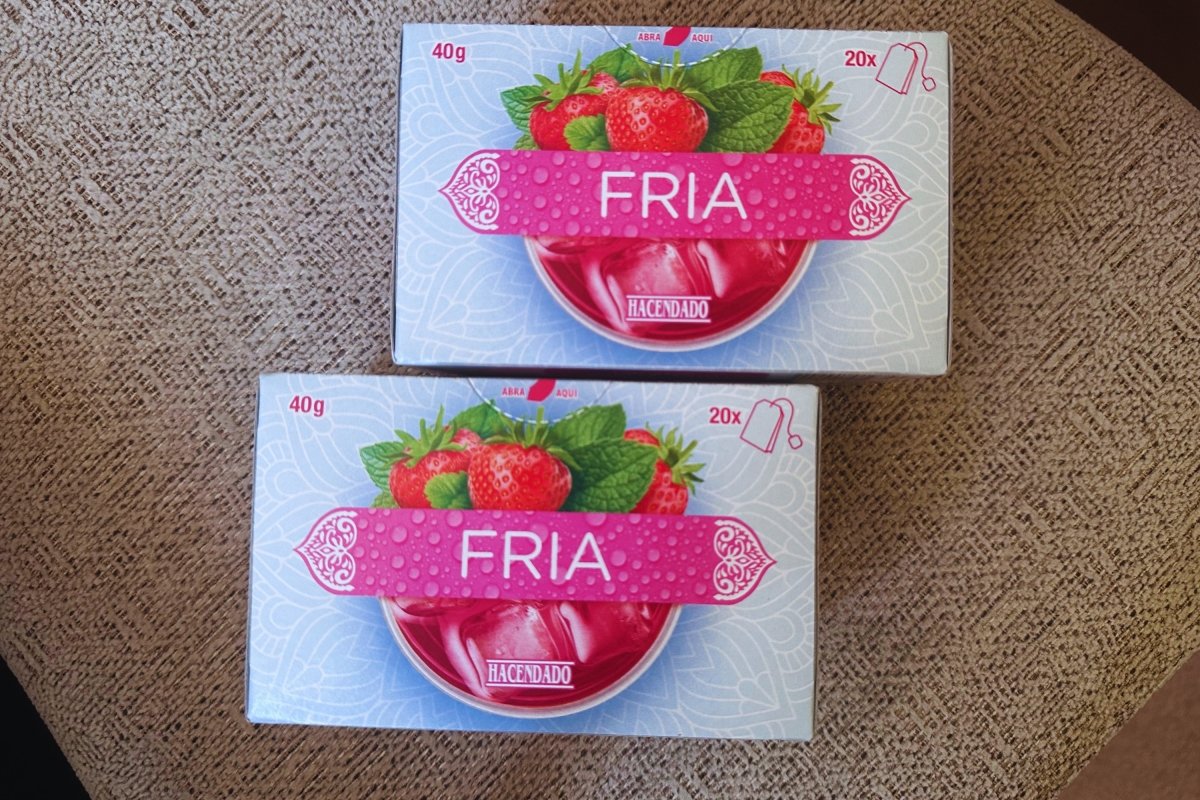 Dos cajas de las nuevas infusiones frías de Mercadona de fresa y hierbabuena