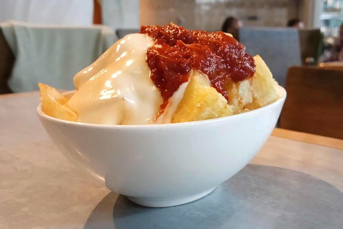 El Bar Remedios es la última novedad en materia de patatas bravas en Barcelona