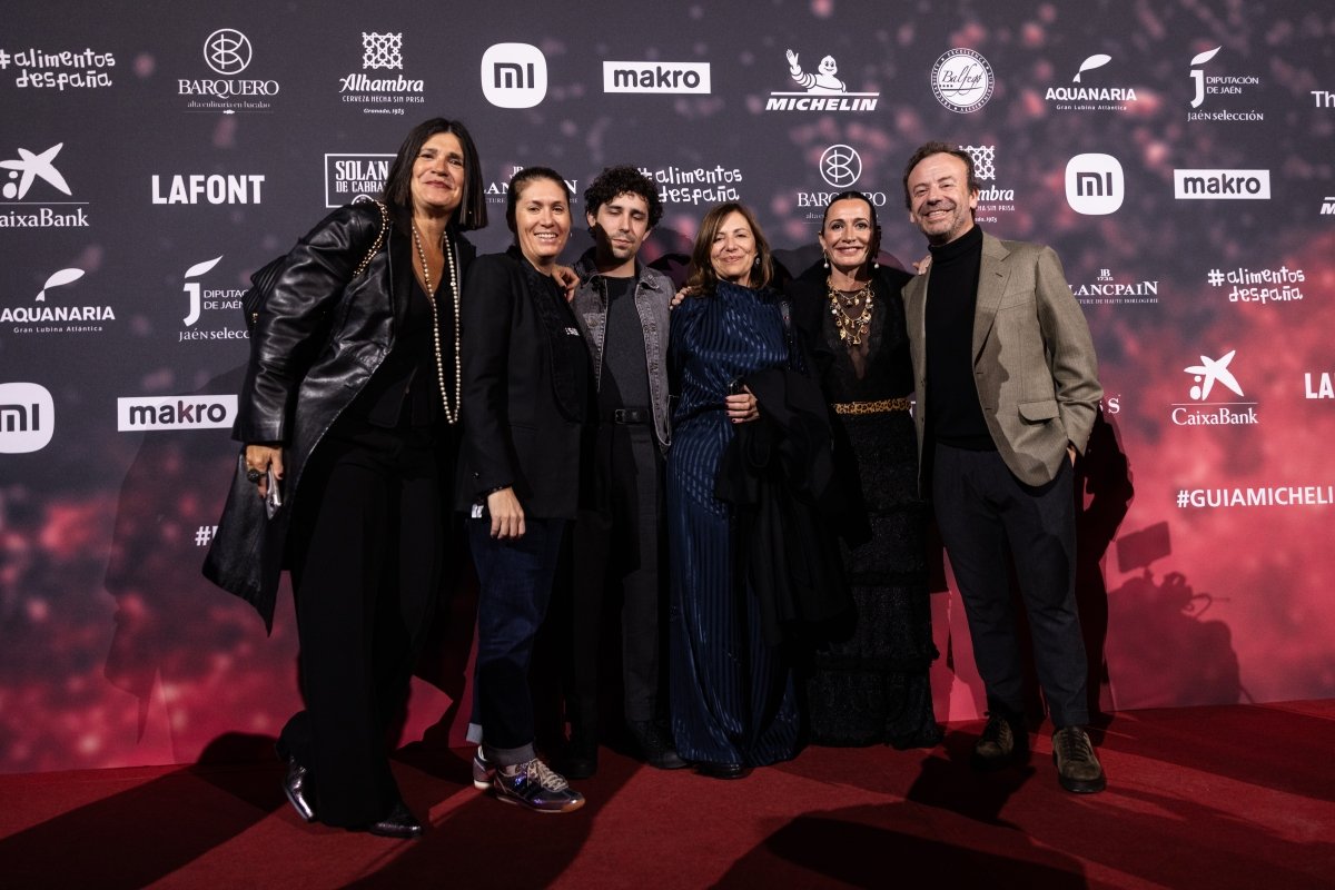 El equipo del restaurante Casa Marcial con Nacho y Esther Manzano al frente