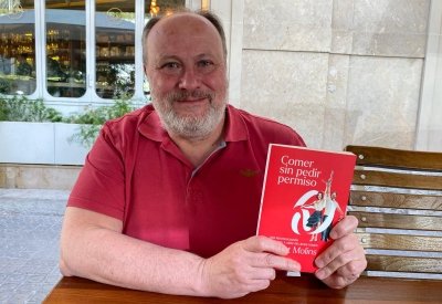 El periodista Albert Molins publica su primer libro 'Comer sin pedir permiso'