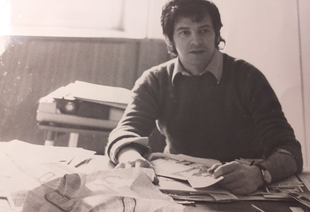 El periodista Oscar Caballero durante su etapa a finales de los 70 en Cambio 16