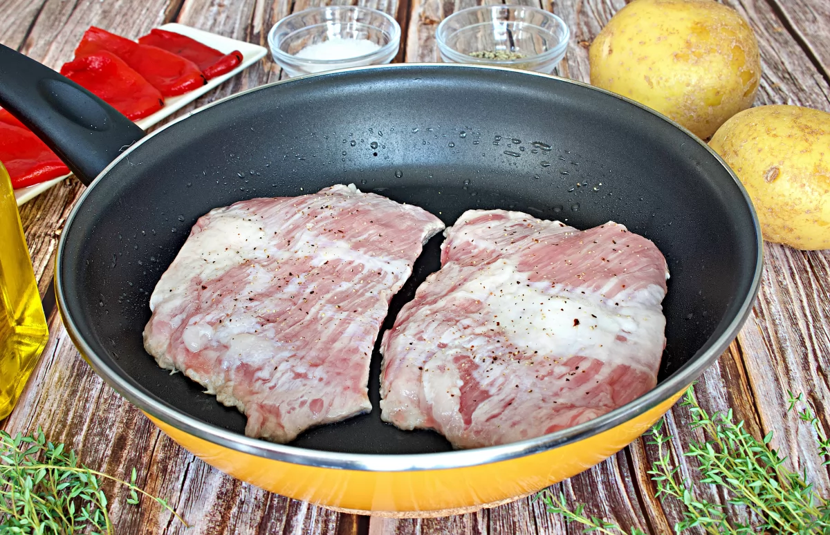 Secreto de cerdo ibérico a la plancha 3 El secreto ibérico en una sartén