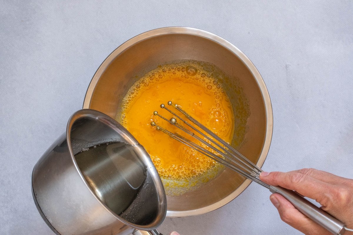 Elaboración de la yema pastelera para los huesos de santo