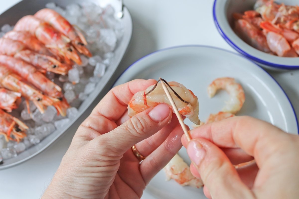 Eliminate shrimp casings with garlic