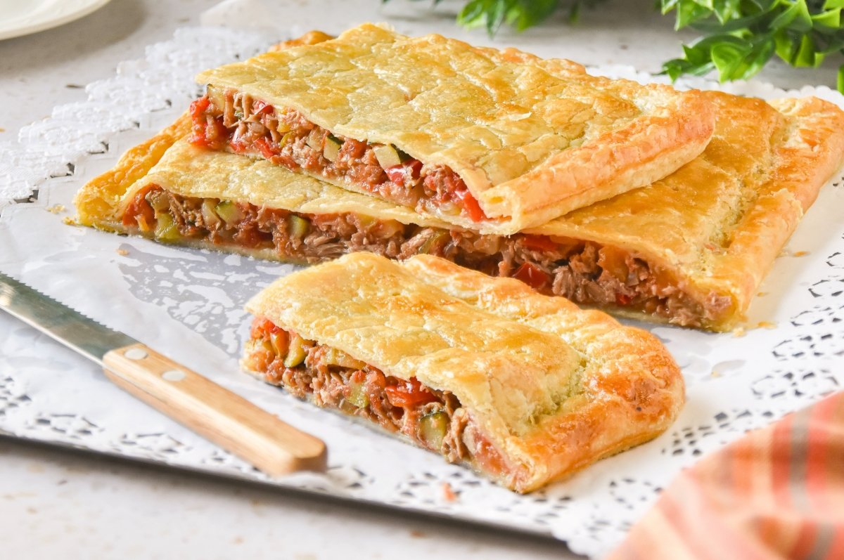 Empanada de pisto y atún casera