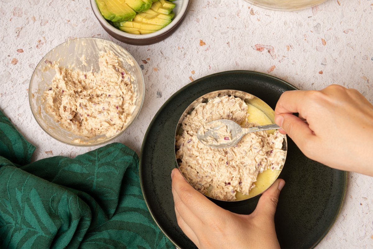 Emplatado de relleno para elaborar causa limeña