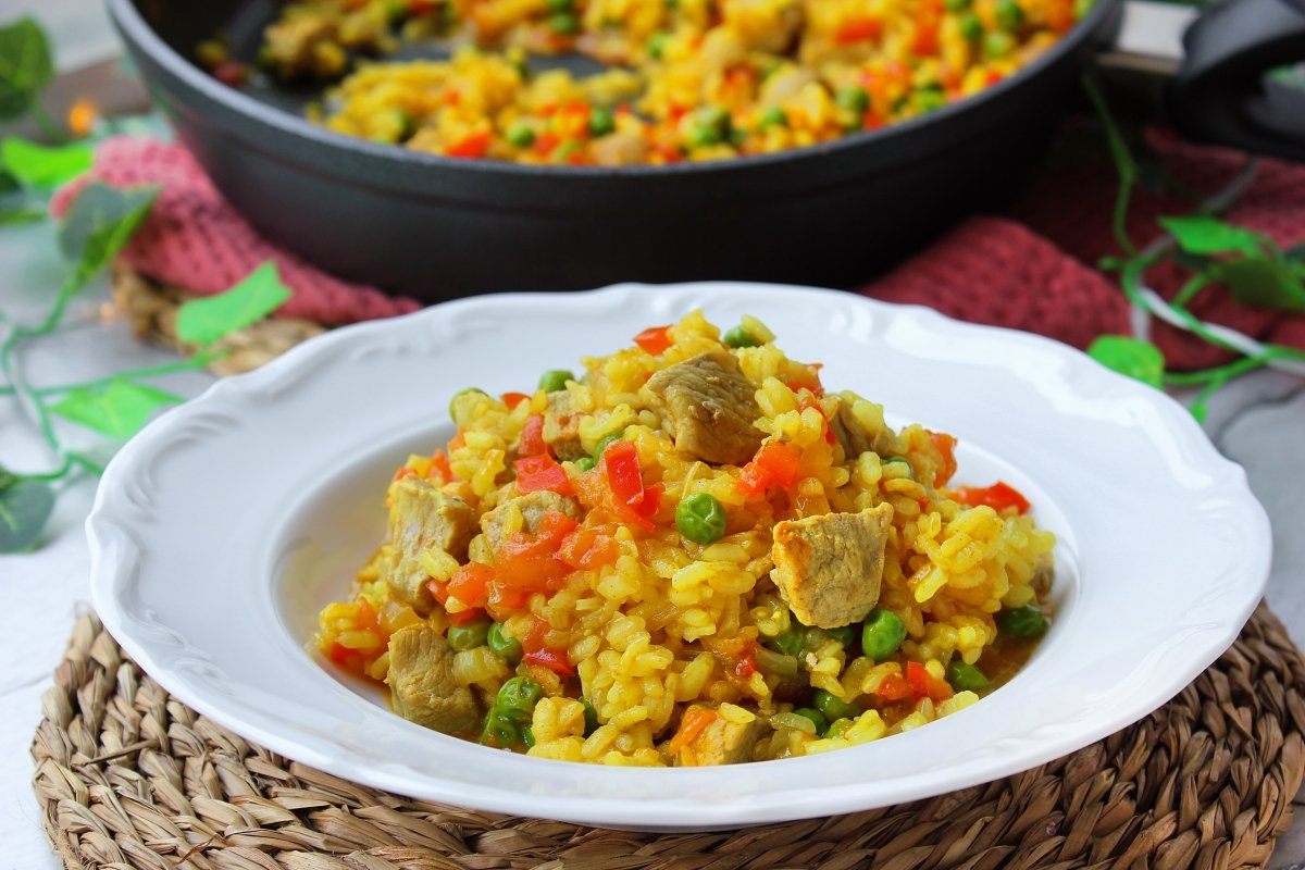 Emplatado del arroz a la milanesa