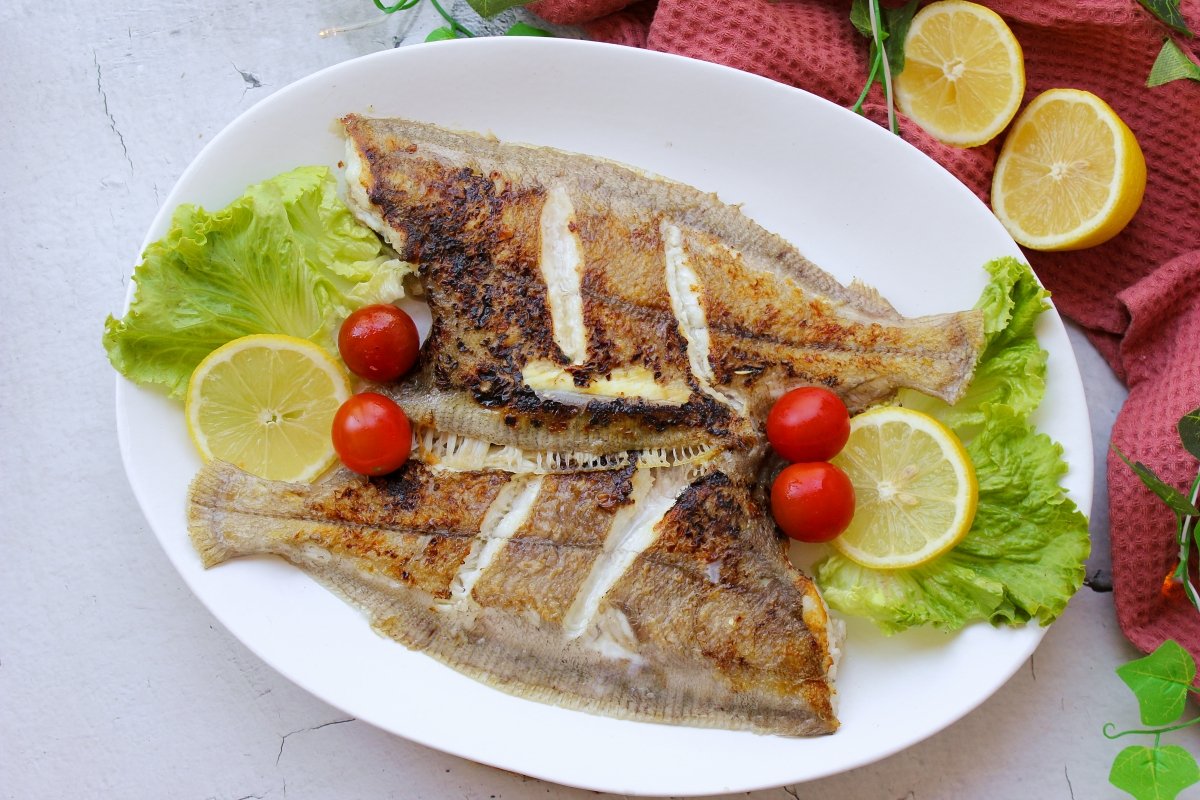 Emplatado del gallo a la plancha con limón