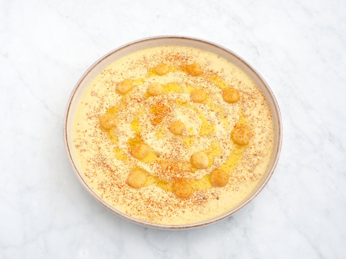 Emplatar el hummus de altramuces
