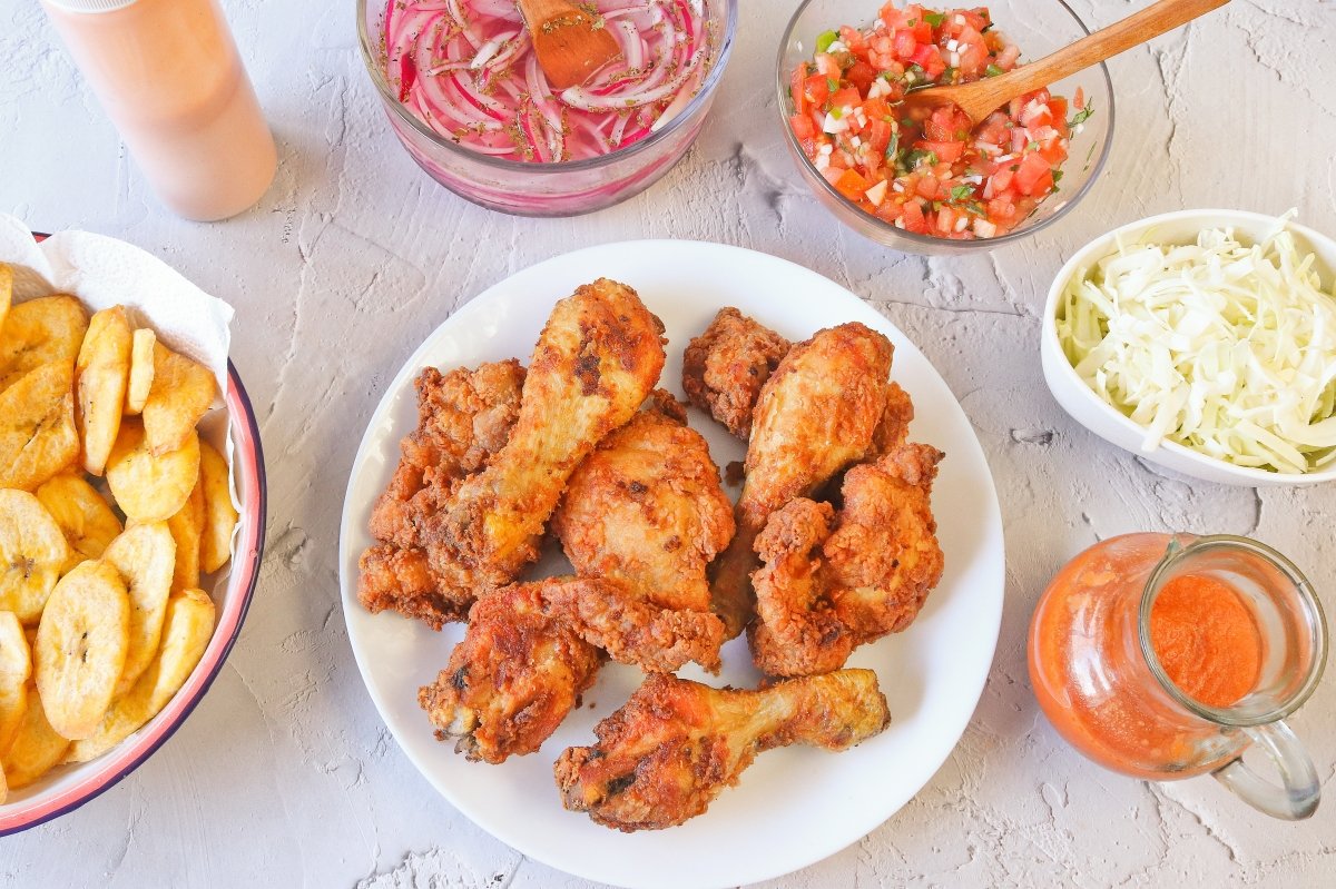 Emplatar el pollo chuco