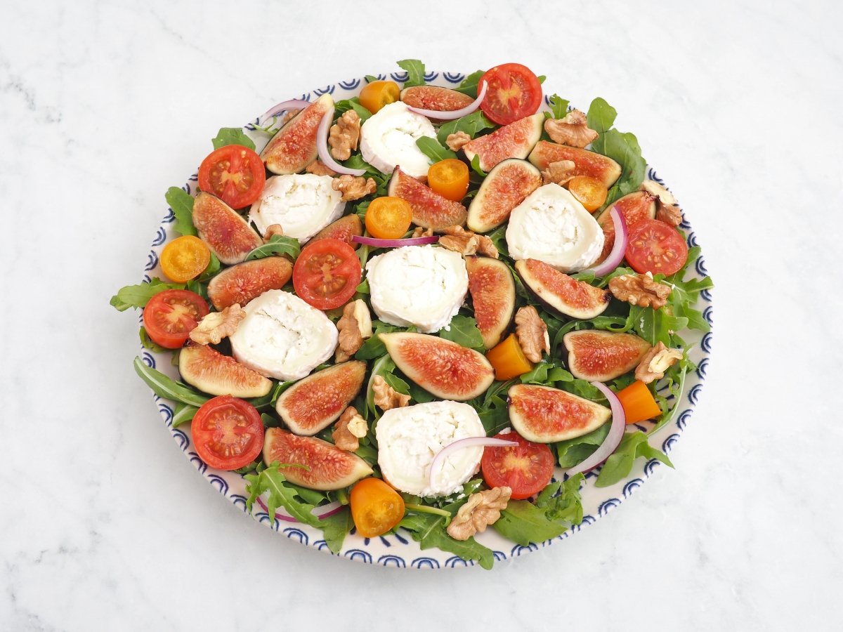 Emplatar la ensalada de higos