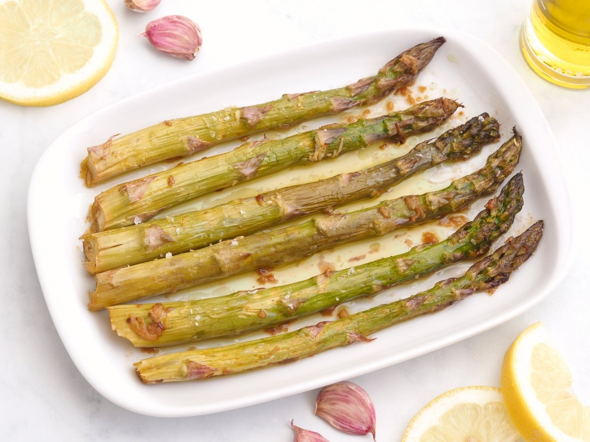 Emplatar los espárragos al horno