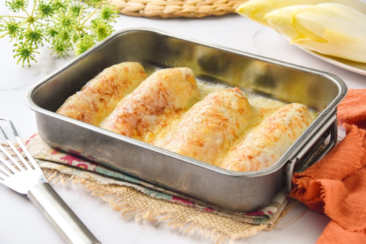 Endivias con jamón gratinadas