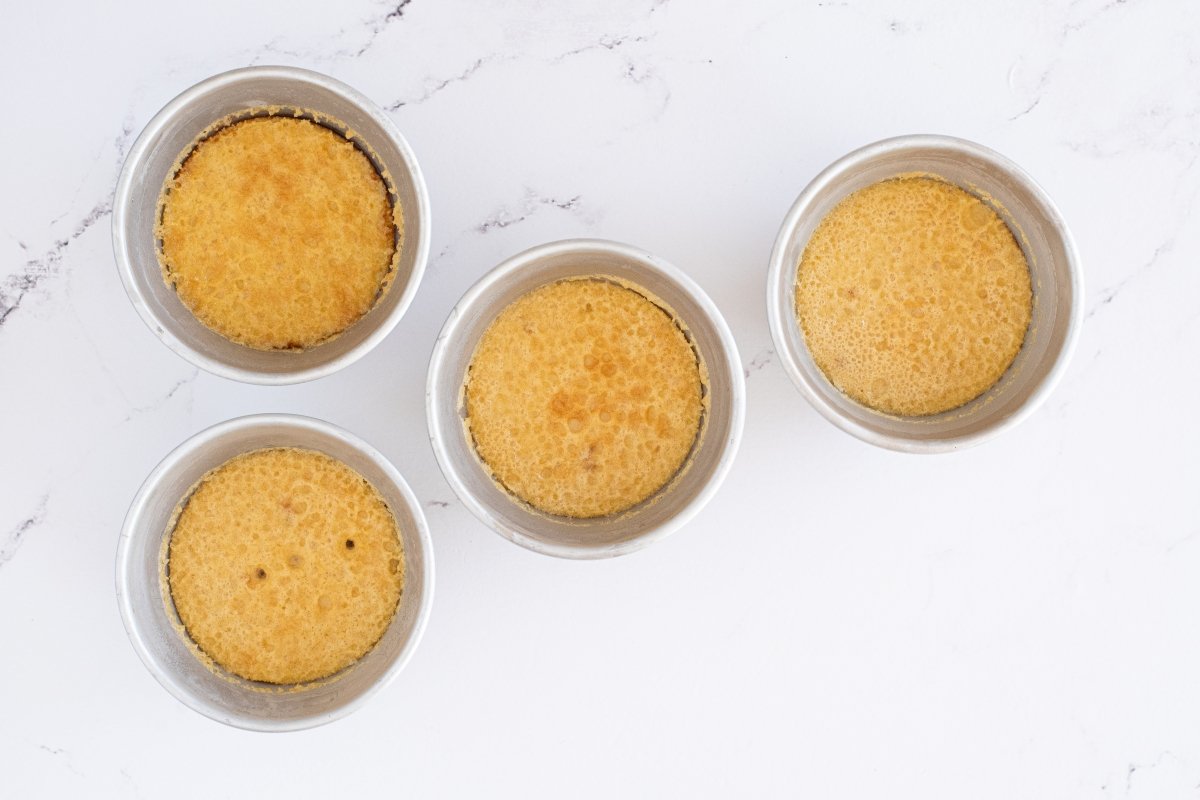 Enfriamos el flan de nísperos