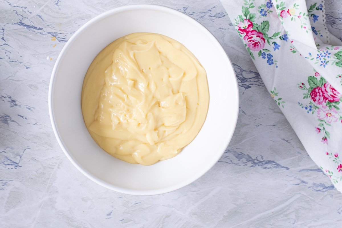 enfriamos la crema del milhojas de crema pastelera