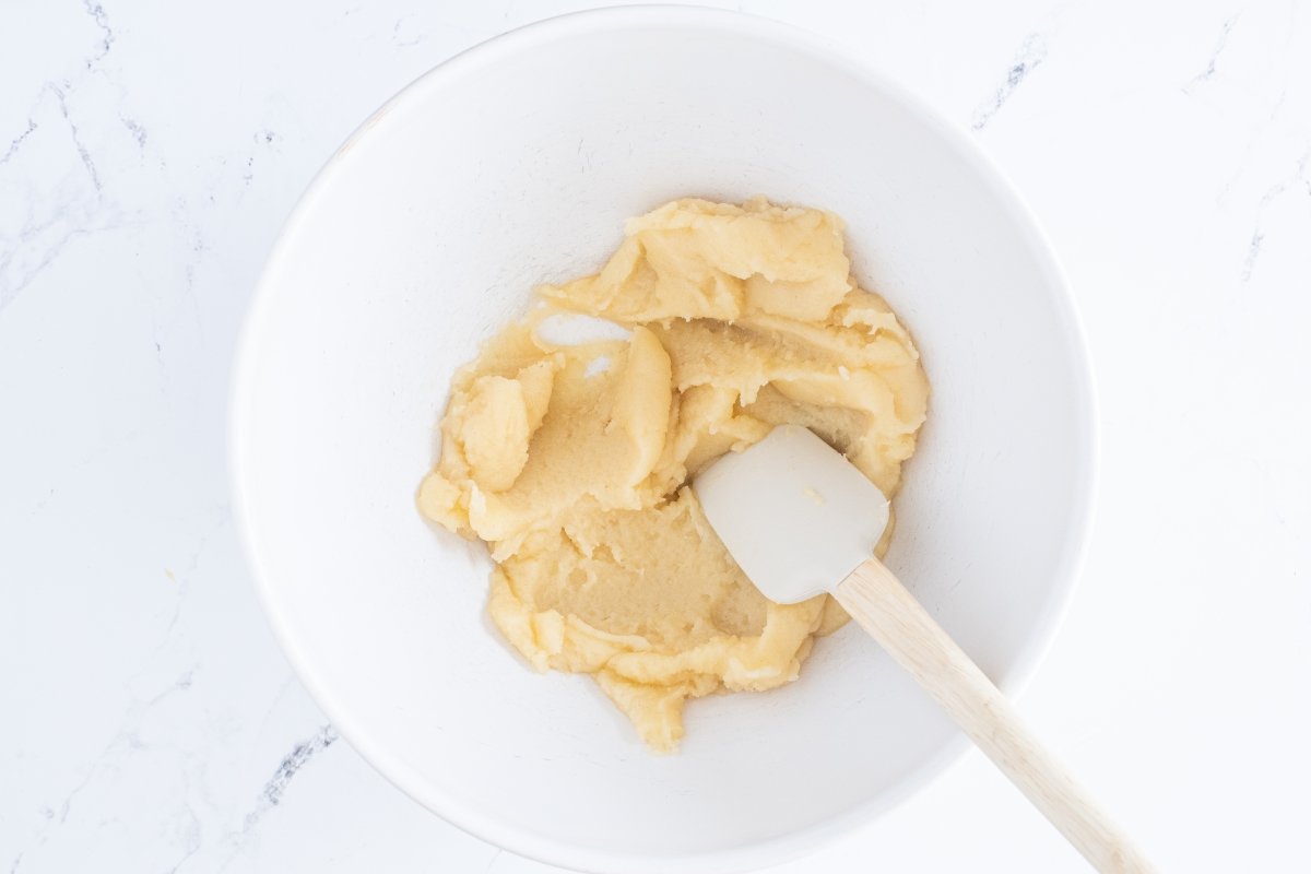 Enfriamos la masa en un bol