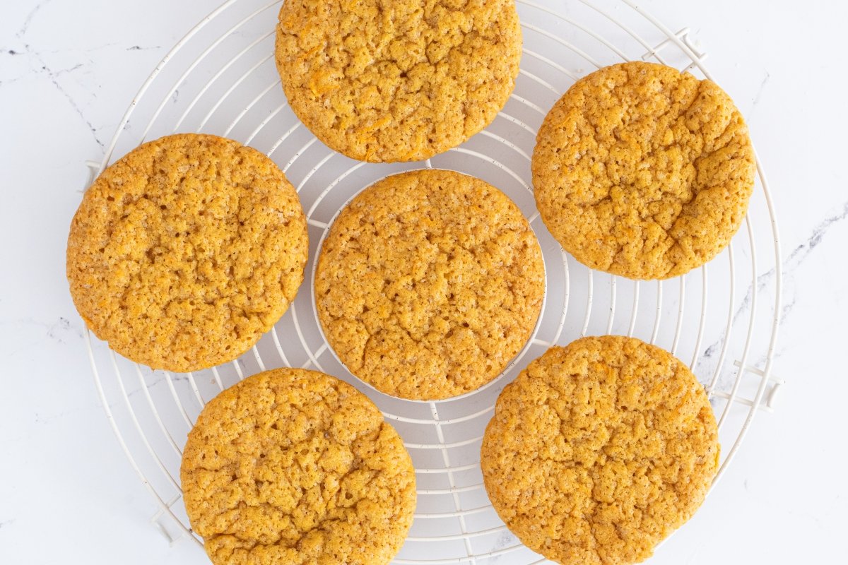 Enfriamos las galletas de zanahoria