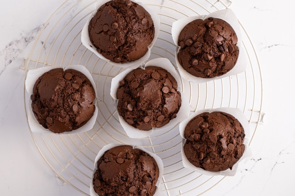 Enfriamos los muffins de chocolate