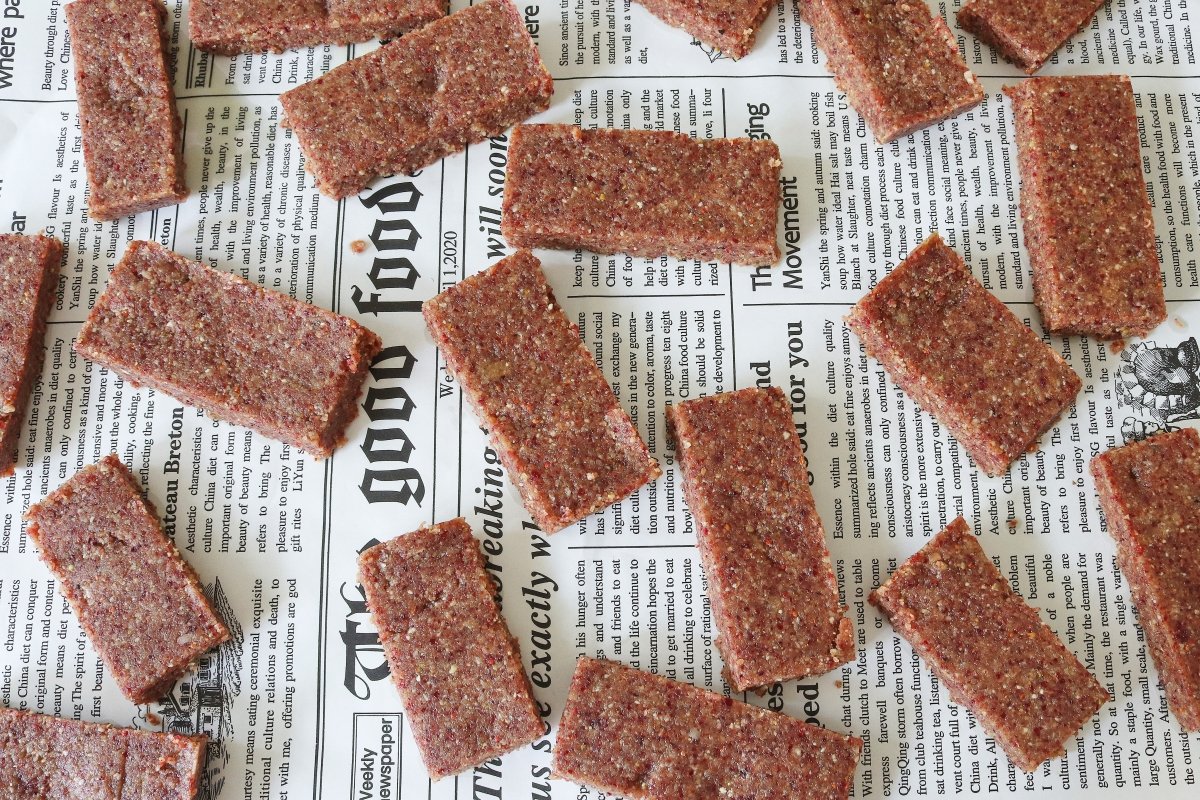 Cool the homemade energy bars and cut them into portions