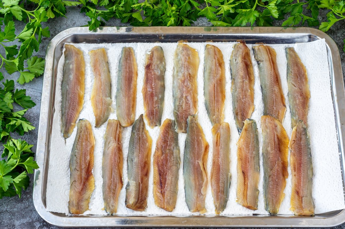 Enjuagar las sardinas antes de ahumarlas
