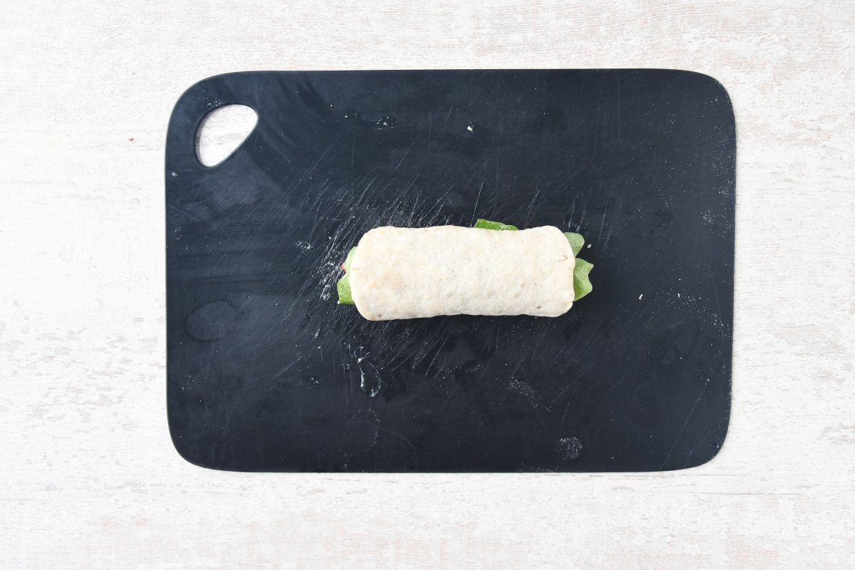 Enrollamos el wrap de atún