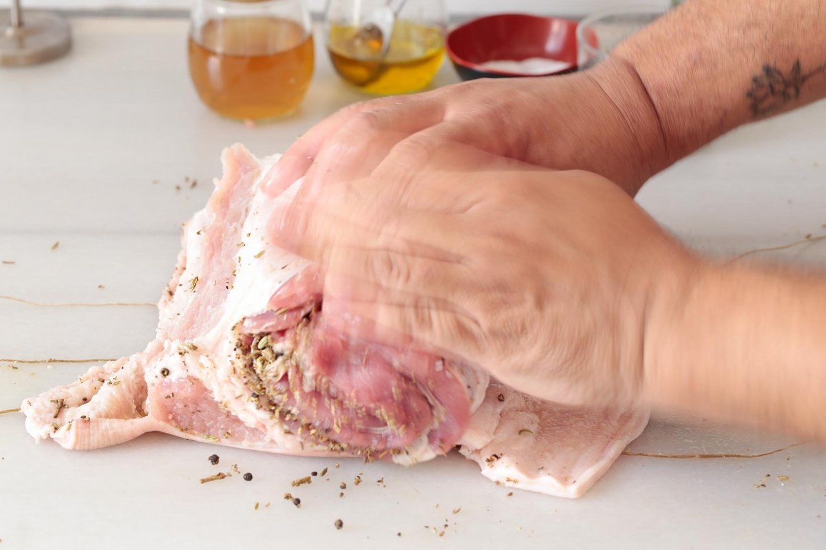 Enrollamos la carne de la porchetta