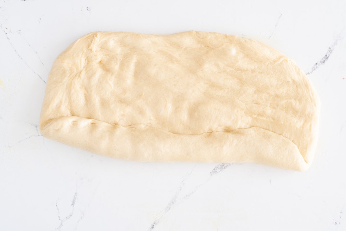 Enrollamos la masa del pan para torrijas