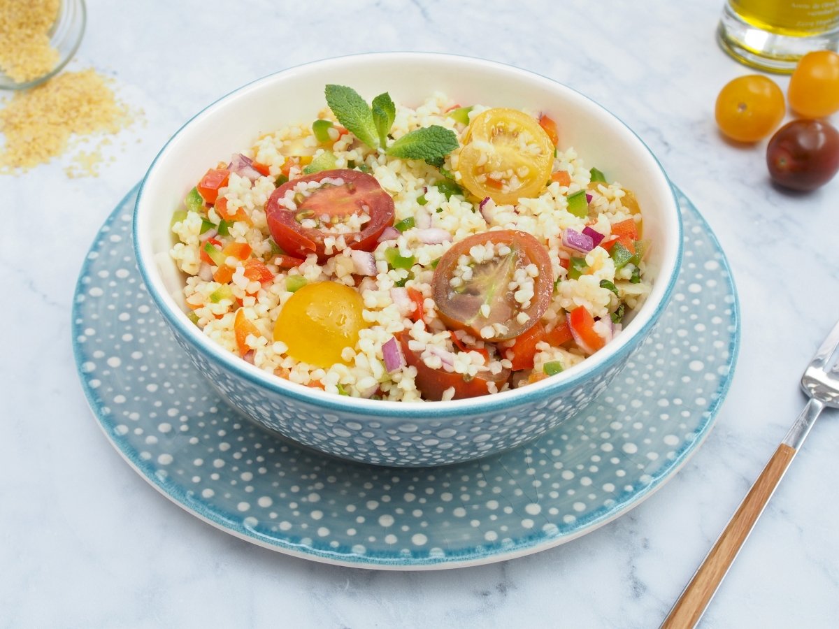 Ensalada de bulgur en plato