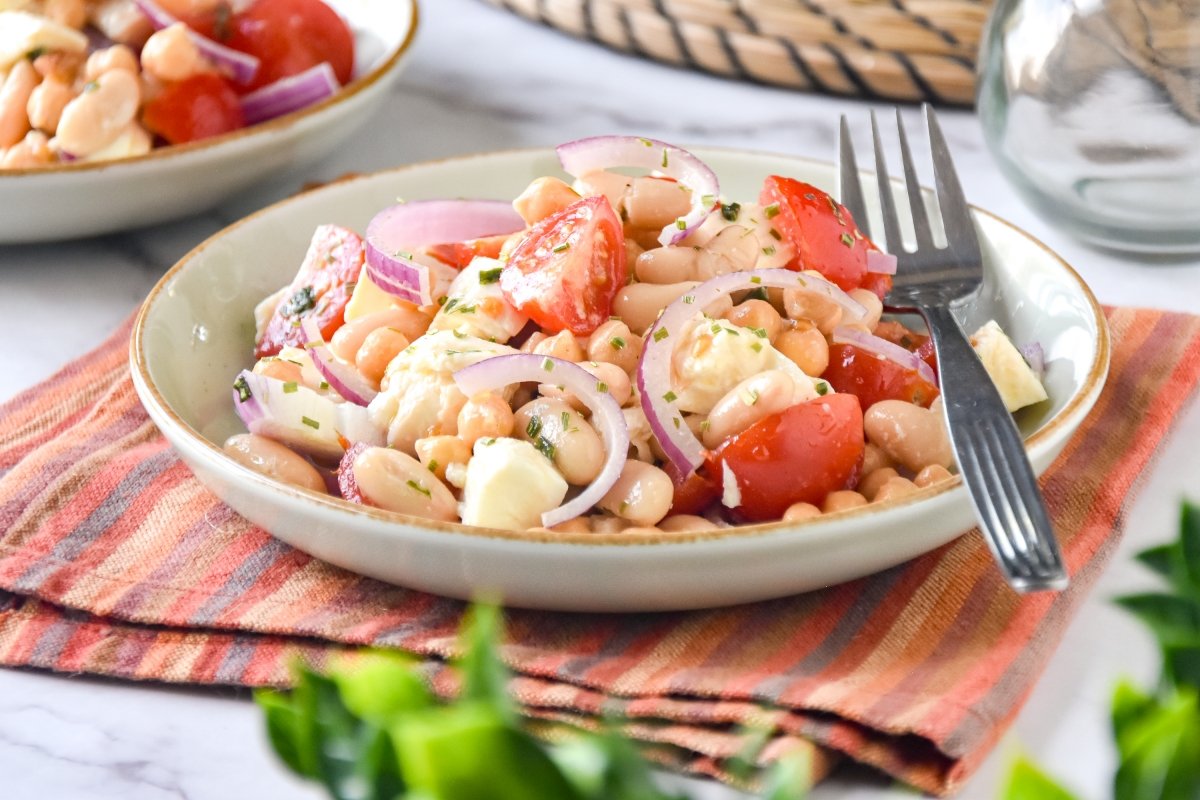 Ensalada de legumbres lista para comer